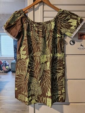 KEALOPIKO LUANA ALOHA DRESS - SIZE SMALL - ULU PRINT - BROWN COLOR